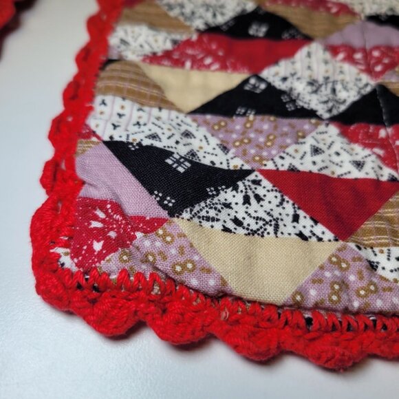 Handmade Hotpads Lace Doily Edge Sewn Pair Red Black 7 x 5.5 Inches Grannycore - Picture 3 of 5
